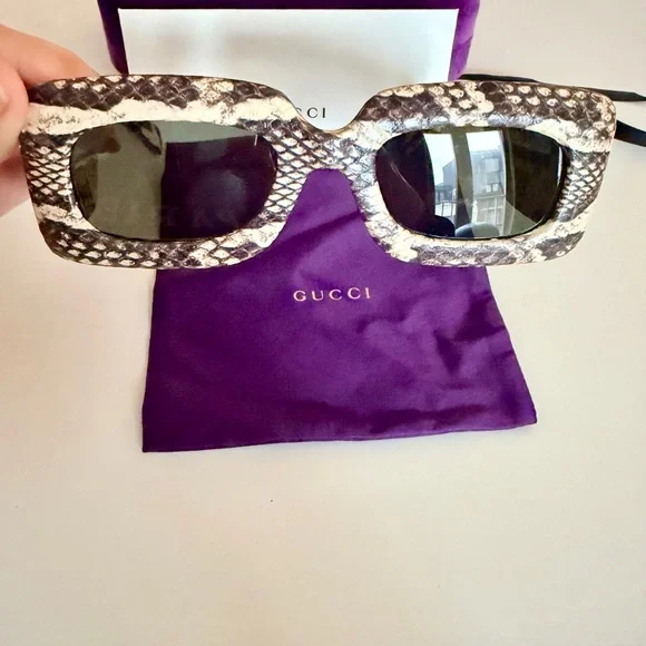 Gucci Genuine Python Sunglasses display picture 2